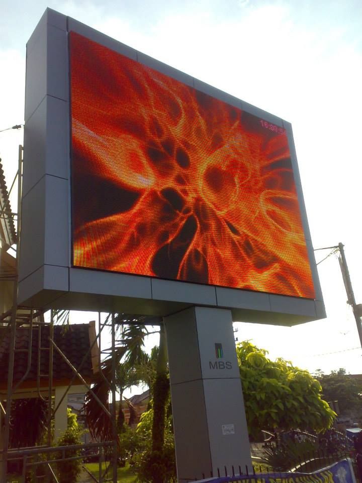 Indonesia outdoor P10 10000pixels pole led screen