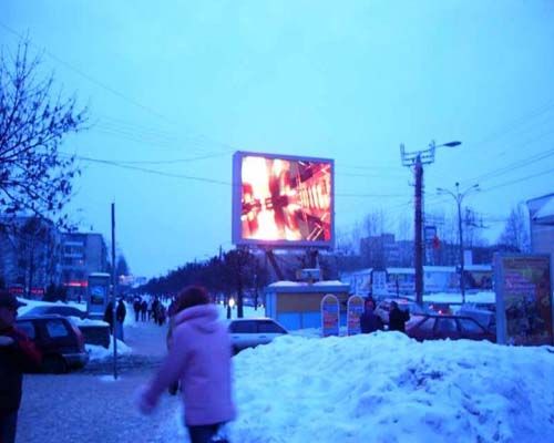 outdoor led screen working in snow cold weather Russia