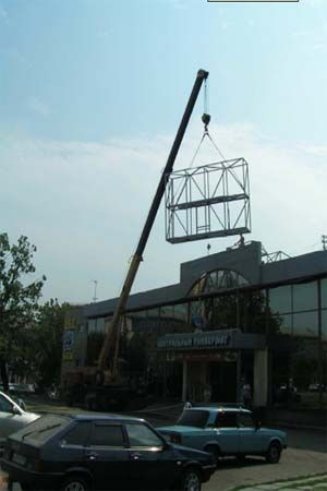 outdoor P16 video message led sign installation in Russia