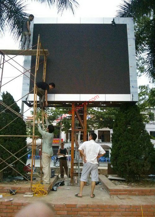 Laos 4x3m P10 Pole Media Video Led Display